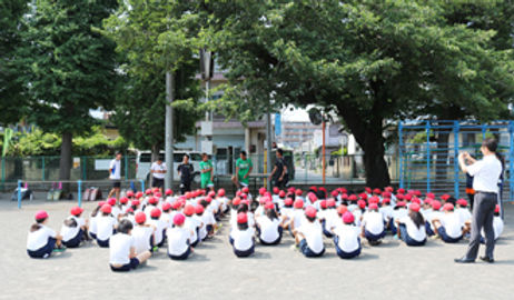 SC相模原の夢授業で子どもたちにキャタピランをプレゼント